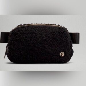 Lululemon Everywhere Fleece Belt Bag-Black